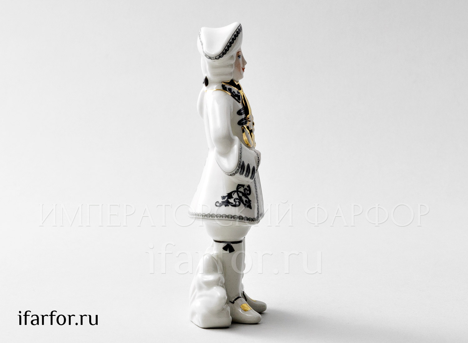 Скульптура «Кавалер» Фарфор. 70 x 40 x 150 мм.