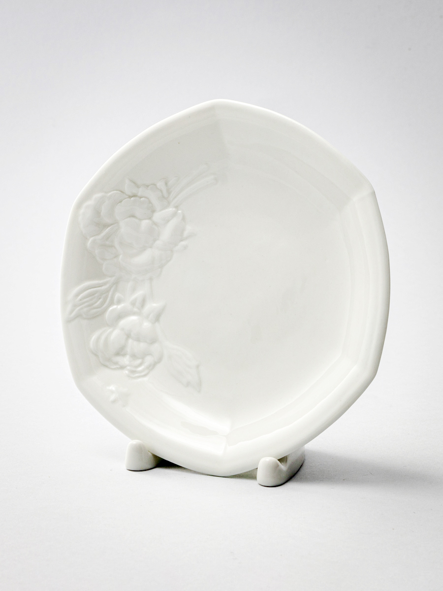 Блюдце чайное «Цветочный рельеф Ivory» Фарфор. 150 мм.
