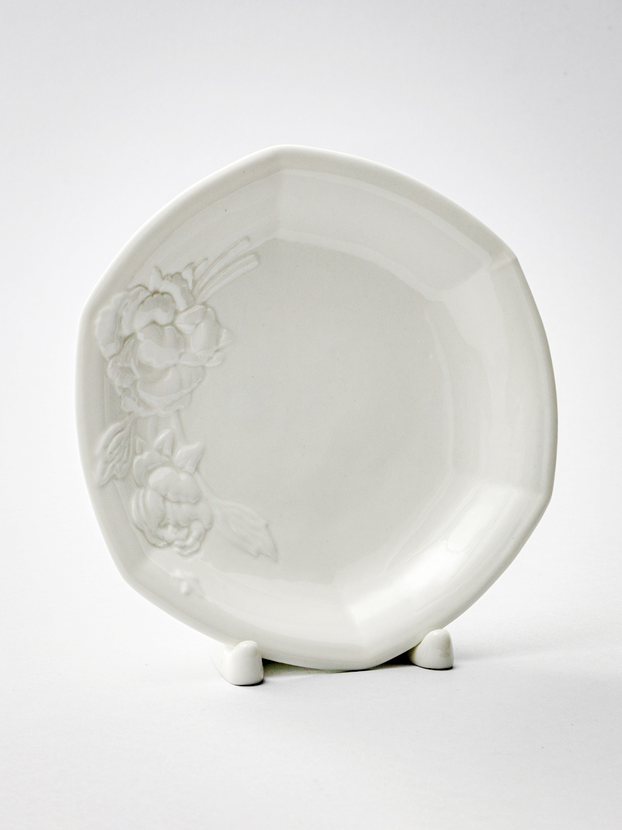 Блюдце чайное «Цветочный рельеф Ivory» Фарфор. 150 мм.