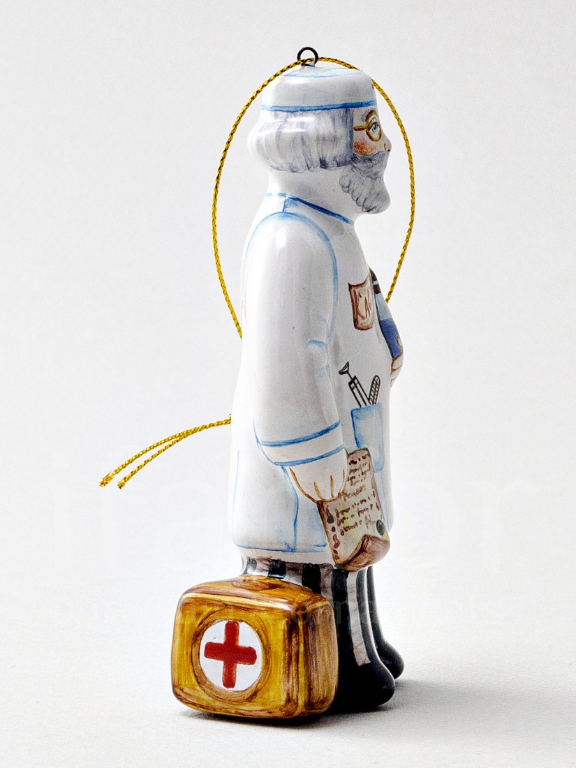 Елочная игрушка «Айболит» Форма: Айболит. Майолика. 55 x 115 мм.