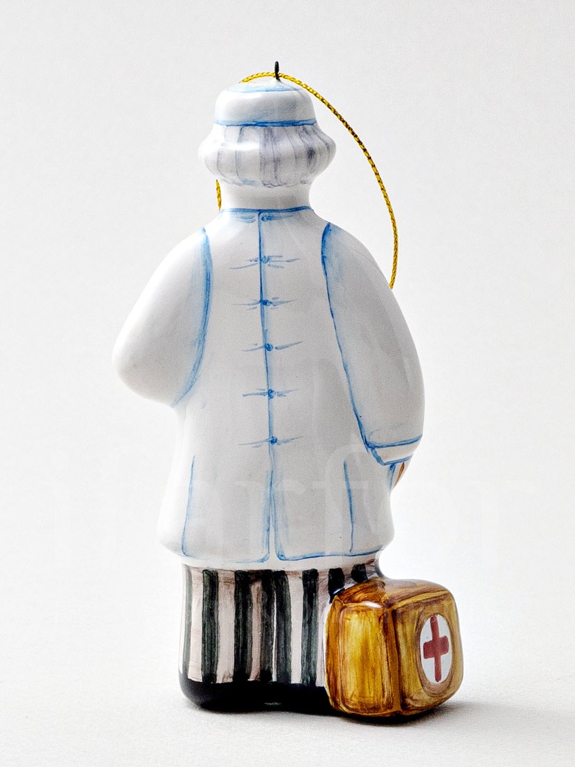 Елочная игрушка «Айболит» Форма: Айболит. Майолика. 55 x 115 мм.