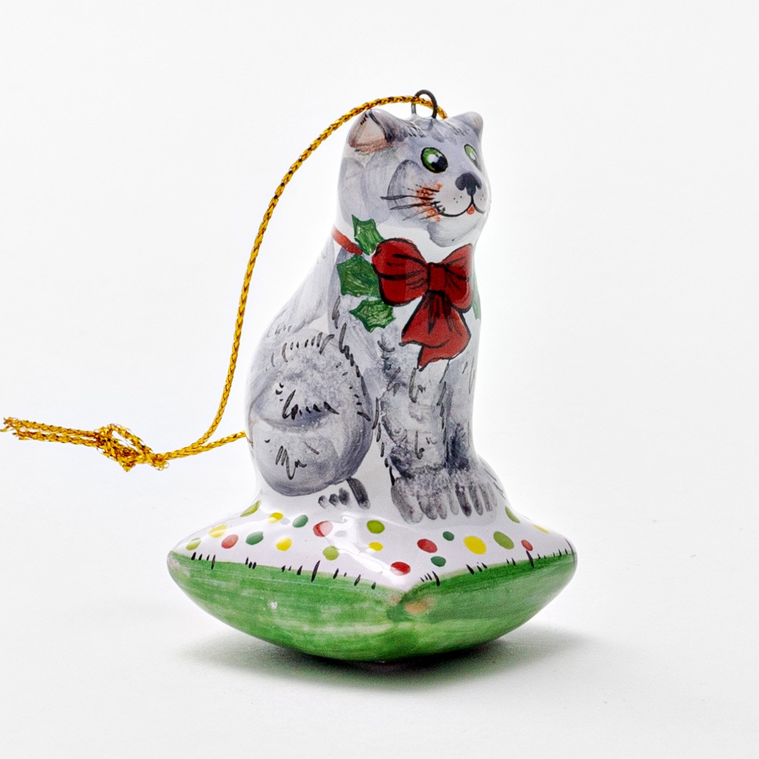 Елочная игрушка «Киска на подушечке» Форма: Киска на подушечке. Майолика. 40 x 67 мм.
