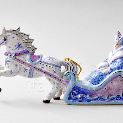 Елочная игрушка «Снежная королева» Форма: Снежная королева. Майолика. 200 x 90 мм.