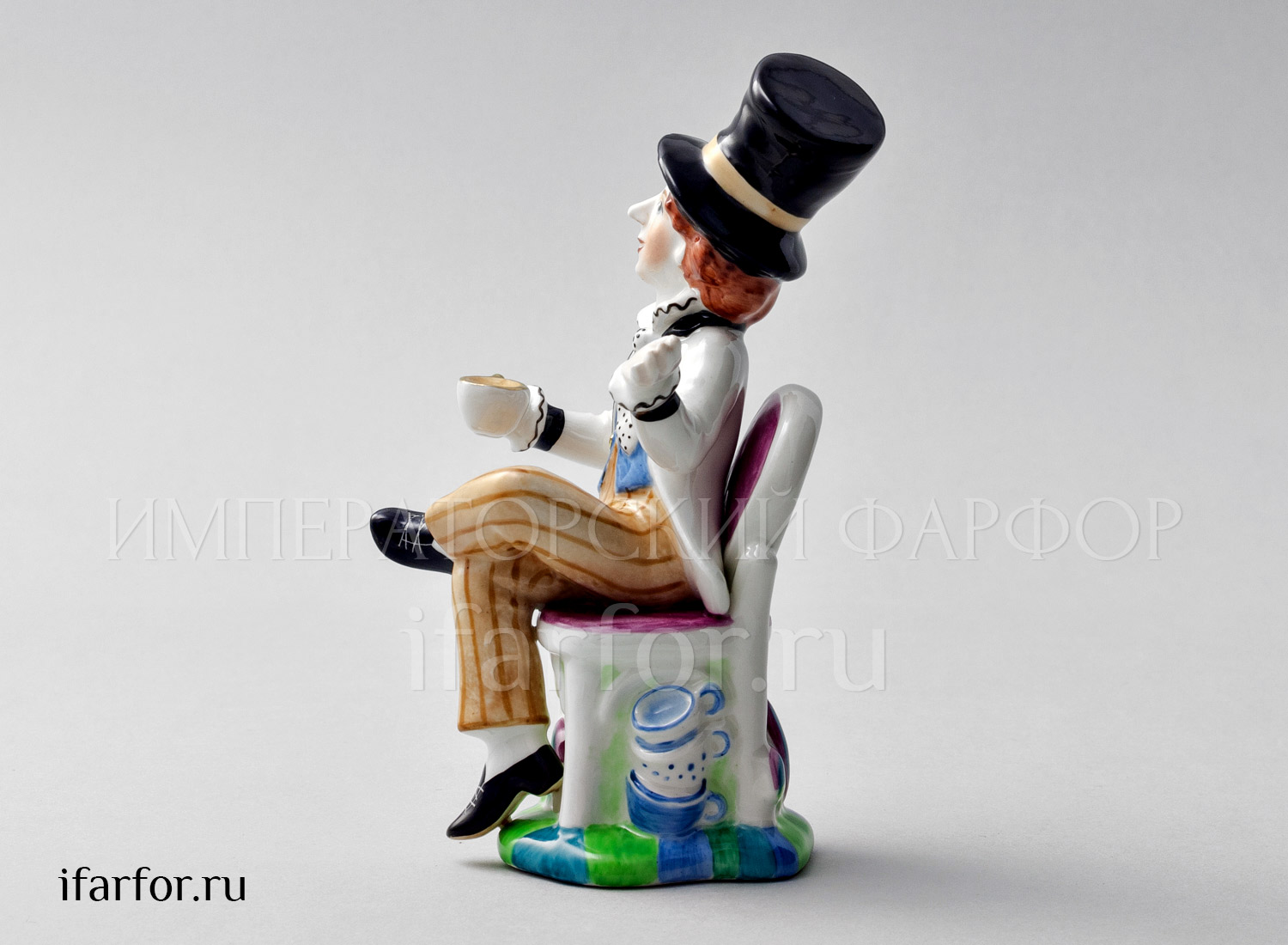Скульптура «Безумный шляпник» Форма: Безумный шляпник. Фарфор. 80 x 70 x 140 мм.