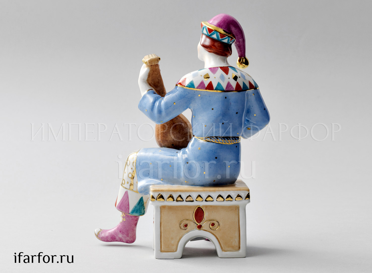 Скульптура «Петрушка» Форма: Петрушка. Фарфор. 88 x 145 x 180 мм.