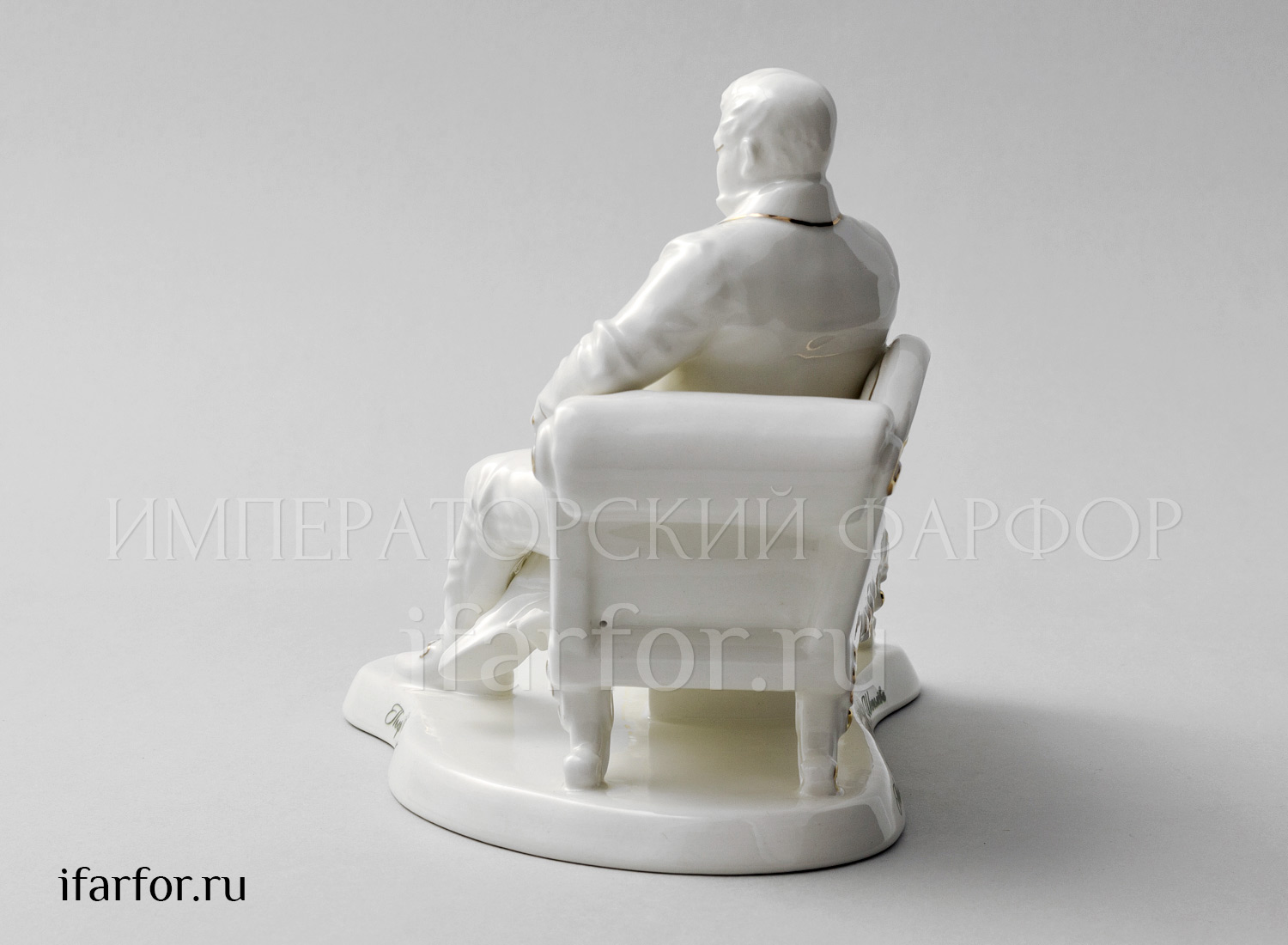 Скульптура «Пьер Безухов» Форма: Пьер Безухов. Фарфор. 207 x 140 x 164 мм.