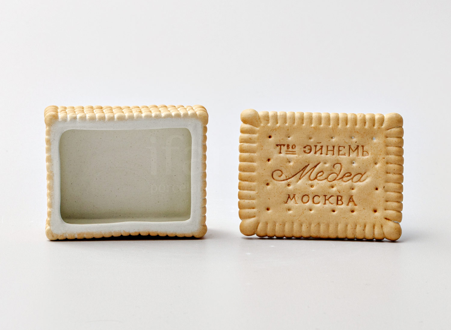Шкатулка «Печенье квадратное» Форма: Квадратная. Фарфор. 60 x 60 x 40 мм.