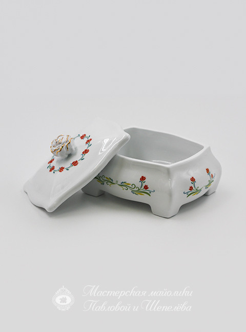 Шкатулка «с розой» Фарфор