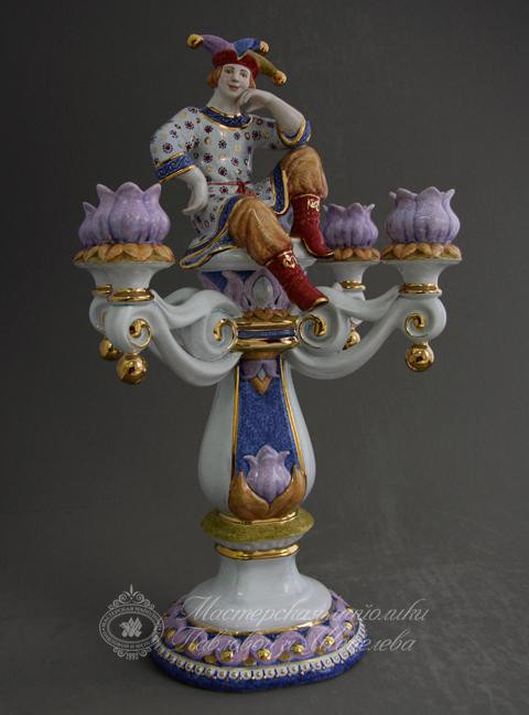 Подсвечник «Со скоморохом» Майолика. 390 x 220 мм.