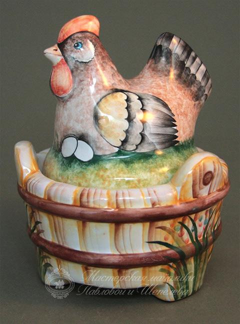 Шкатулка «с курочкой» Майолика. 125 x 100 мм.