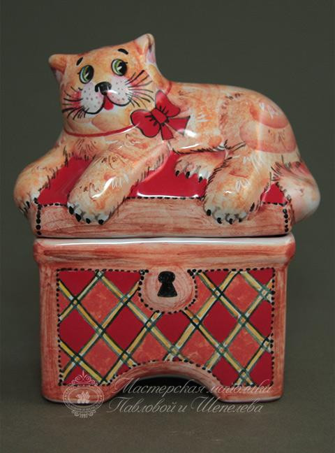 Шкатулка «с котом» Майолика. 105 x 90 мм.