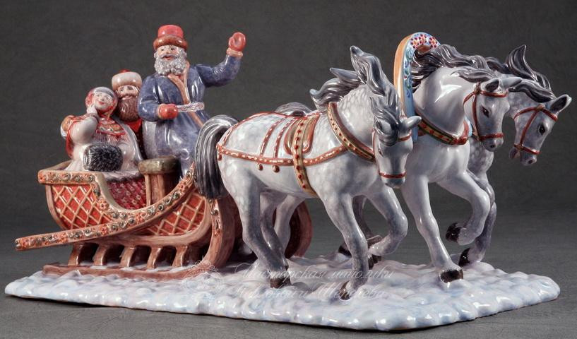 Скульптура «Тройка» Майолика. 420 x 200 мм.
