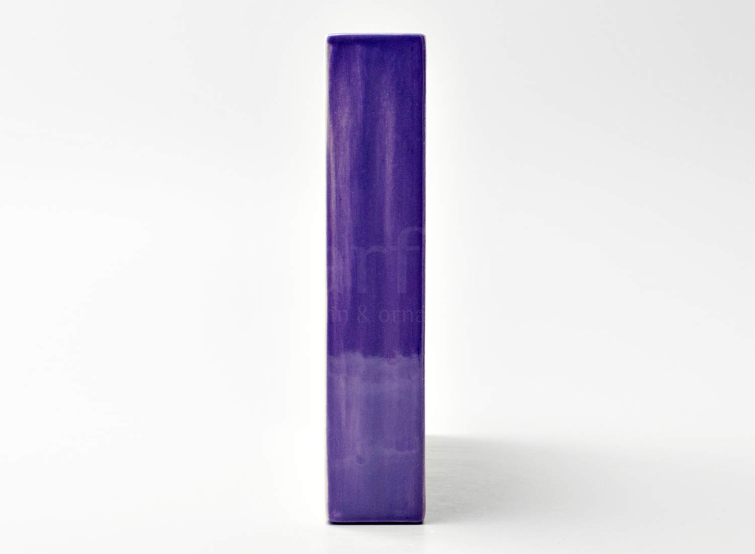 Изразец «Охотник 2 сиреневый» Майолика. 200 x 200 мм.