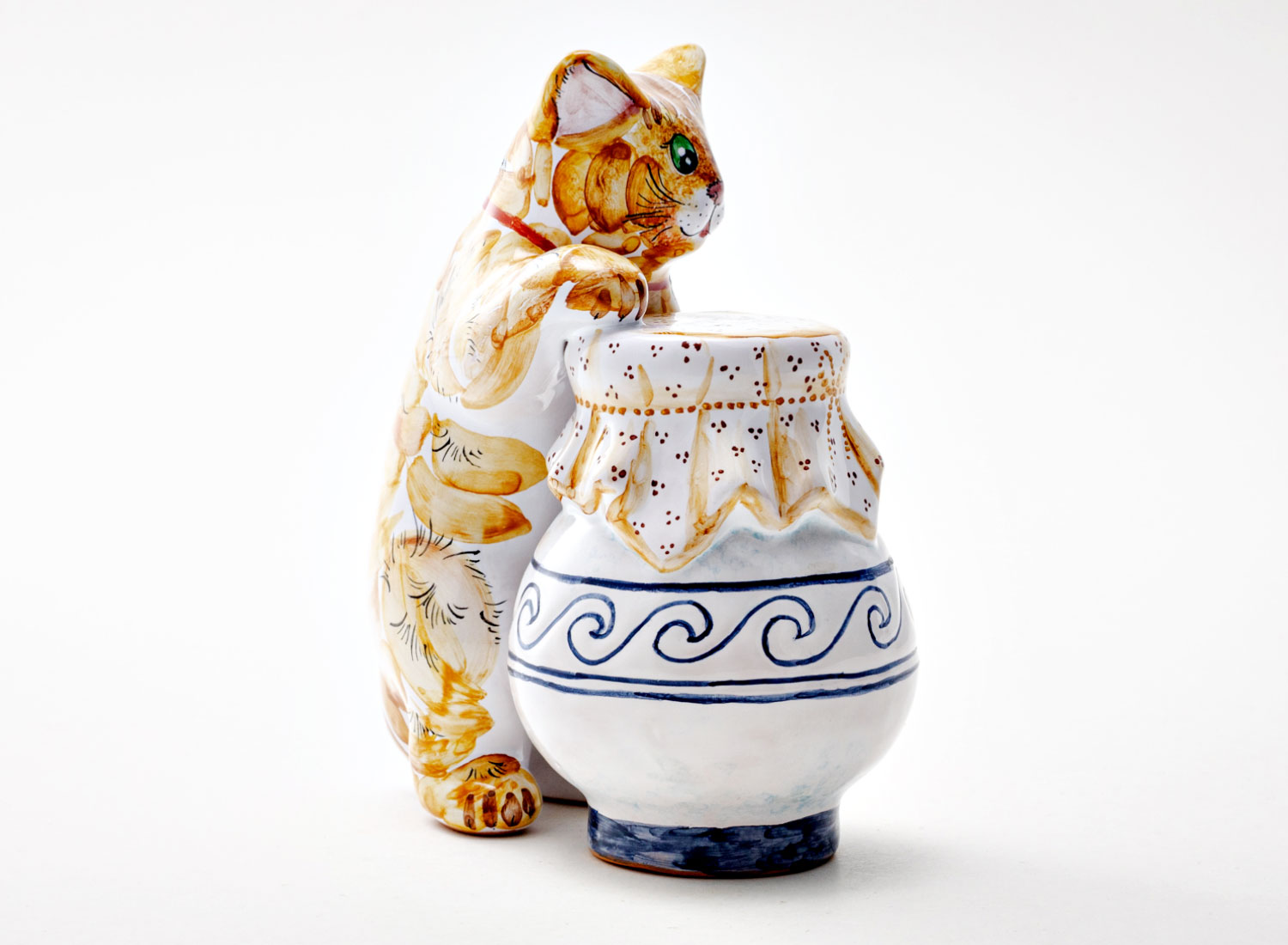 Скульптура «Кошка с крынкой 1» Форма: Кошка с крынкой 1. Майолика. 110 x 70 x 140 мм.