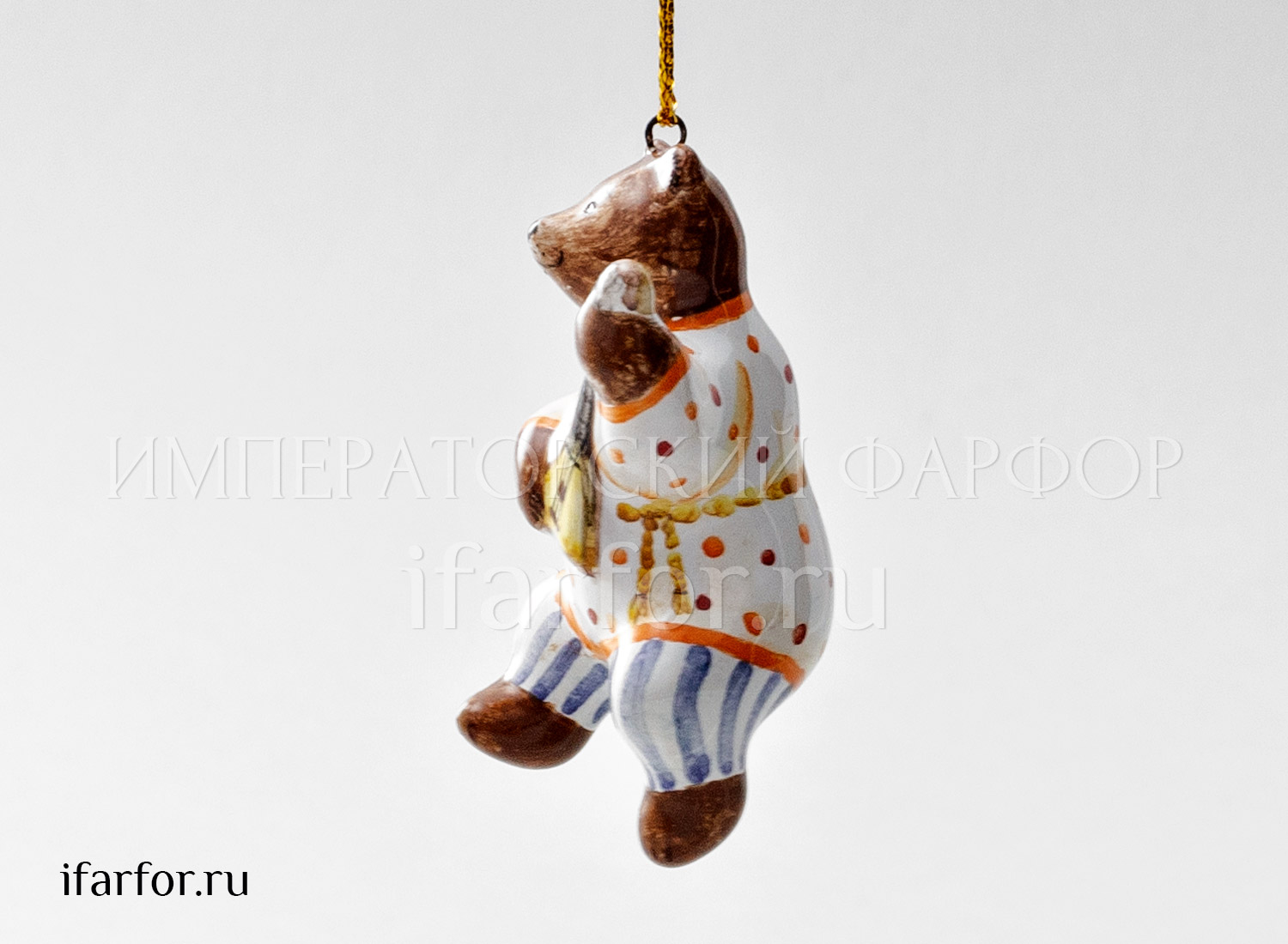 Елочная игрушка «Медведь с балалайкой» Форма: Медведь с балалайкой. Майолика. 30 x 53 x 65 мм.
