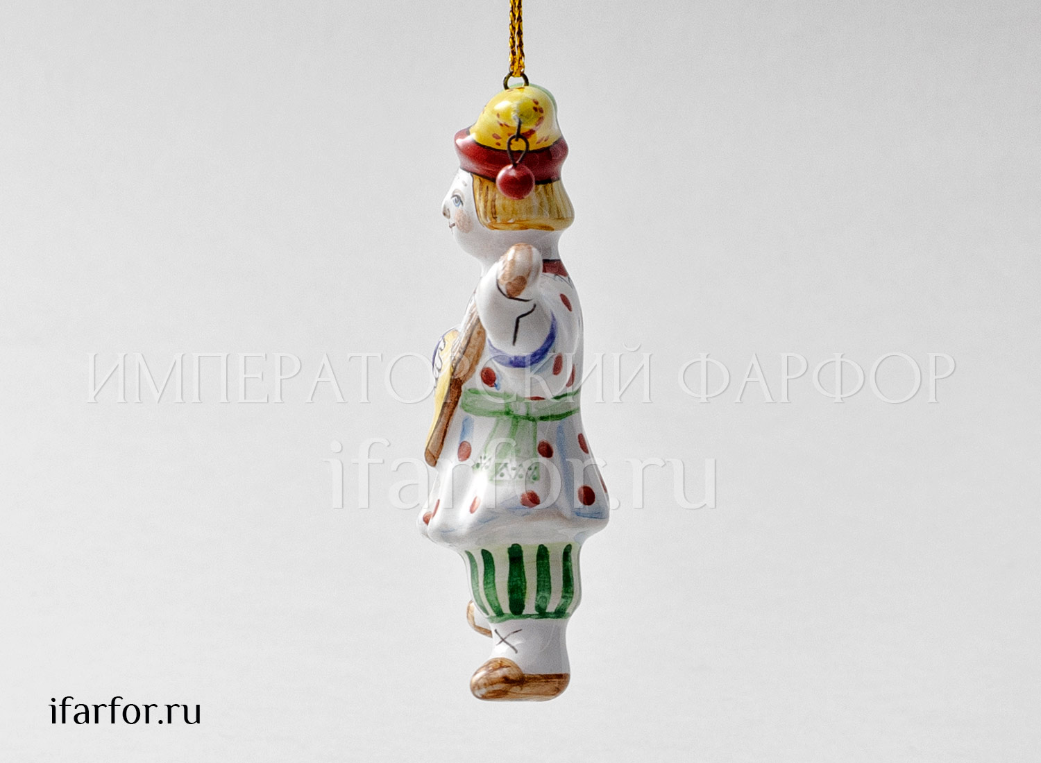 Елочная игрушка «Скоморох с балалайкой» Форма: Скоморох с балалайкой. Майолика. 55 x 80 мм.