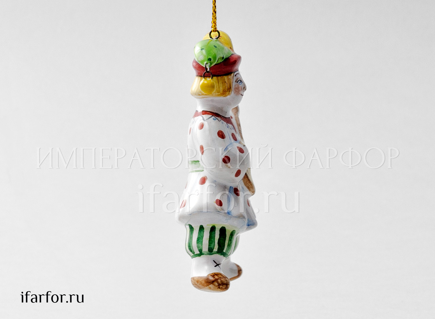Елочная игрушка «Скоморох с балалайкой» Форма: Скоморох с балалайкой. Майолика. 55 x 80 мм.