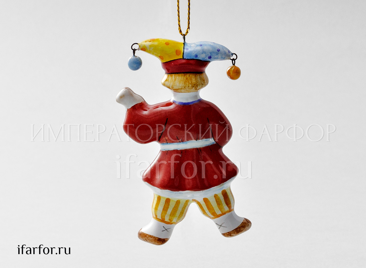 Елочная игрушка «Скоморох с балалайкой» Форма: Скоморох с балалайкой. Майолика. 55 x 80 мм.