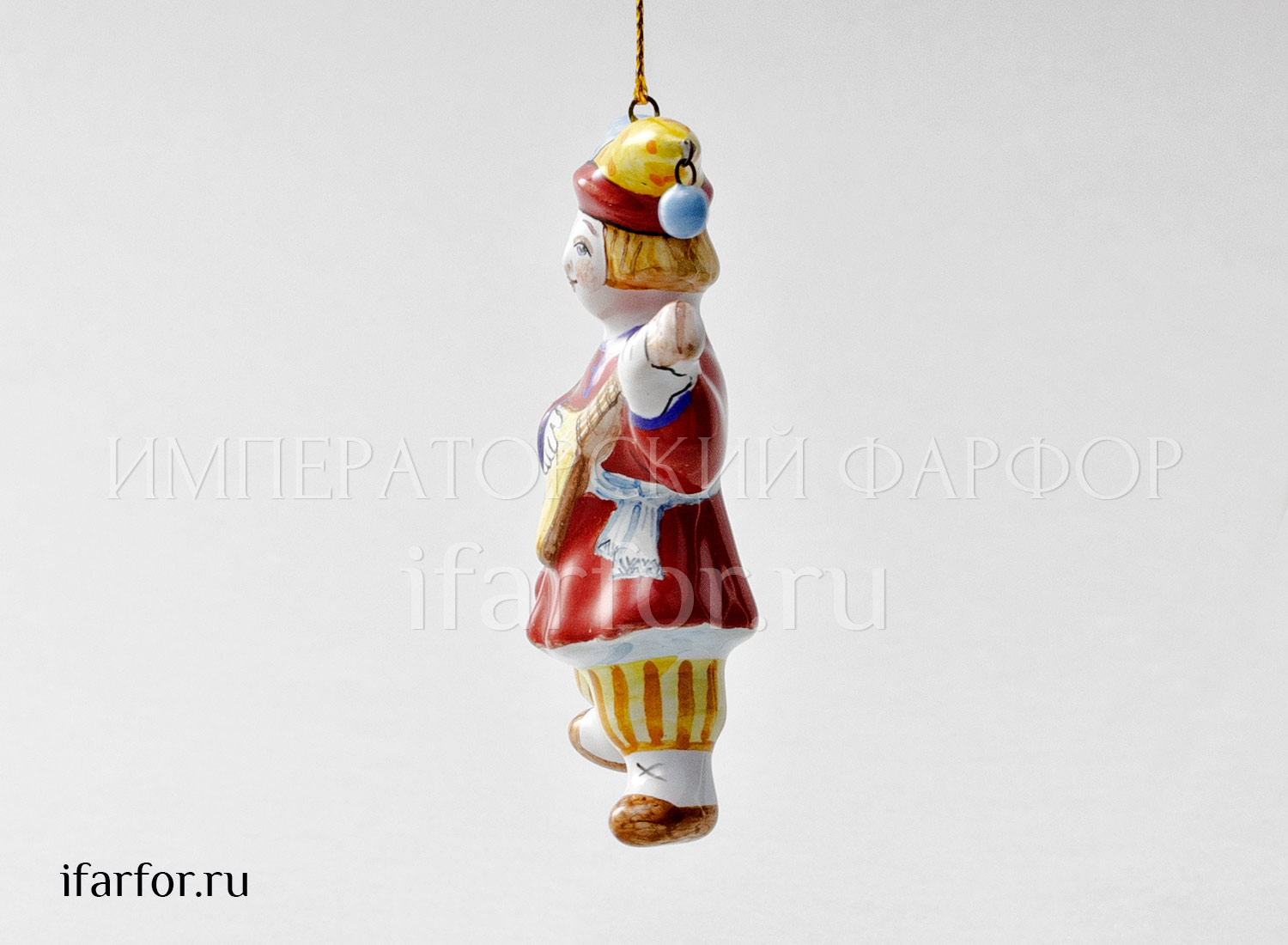 Елочная игрушка «Скоморох с балалайкой» Форма: Скоморох с балалайкой. Майолика. 55 x 80 мм.