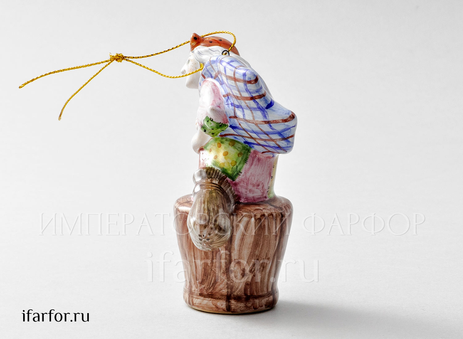 Елочная игрушка «Баба-Яга» Форма: Баба-Яга. Майолика. 85 x 100 мм.