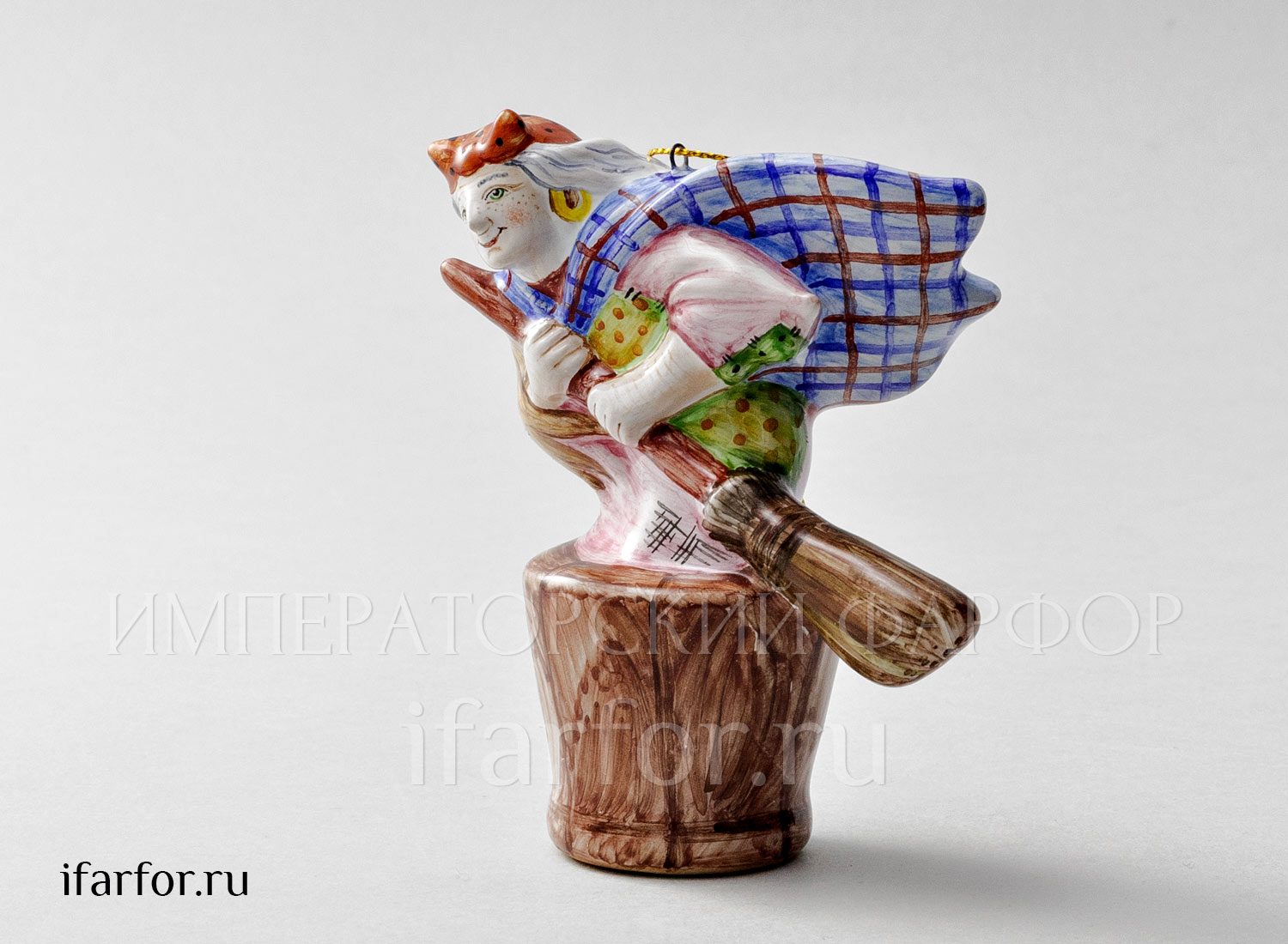 Елочная игрушка «Баба-Яга» Форма: Баба-Яга. Майолика. 85 x 100 мм.