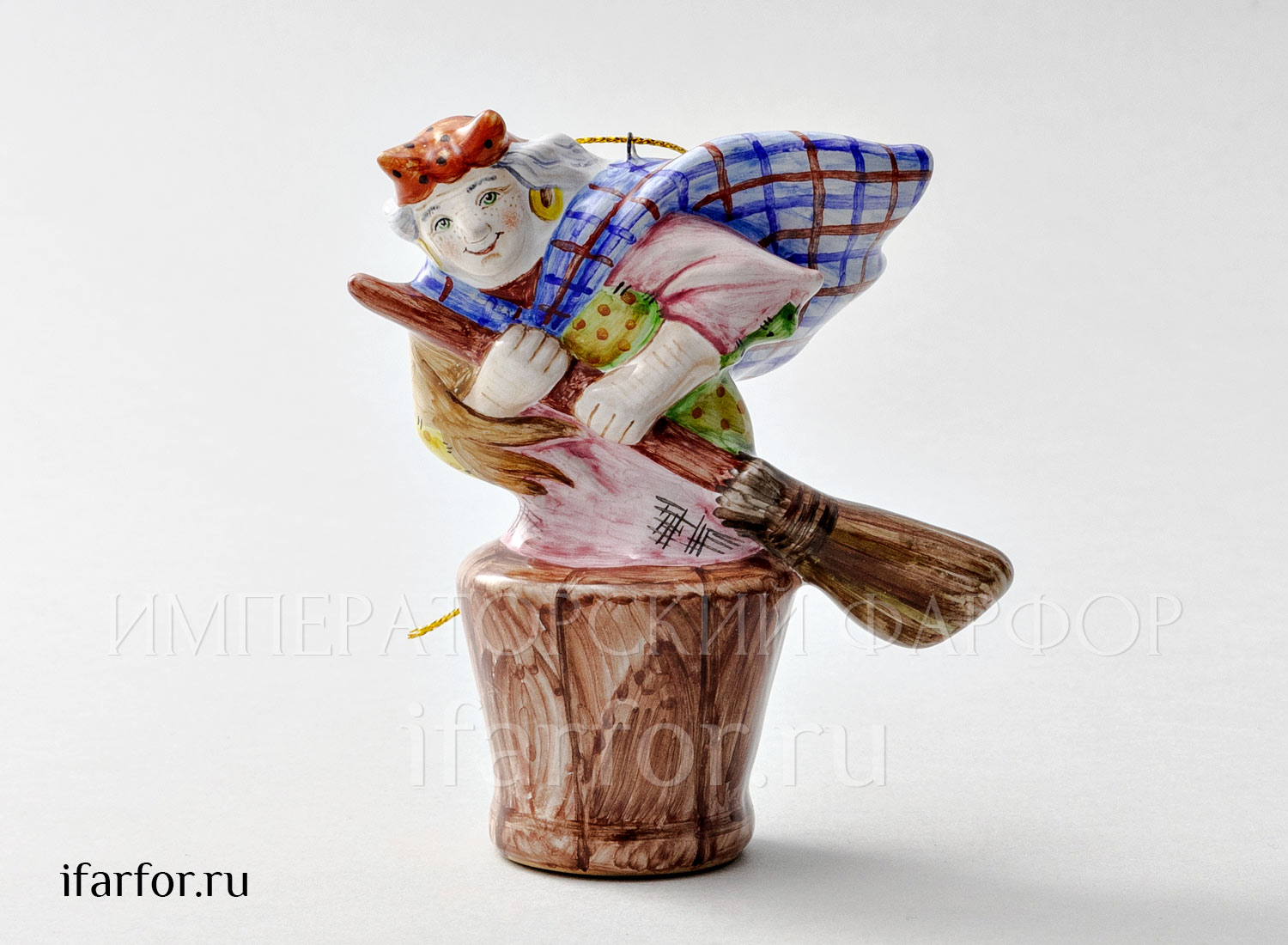 Елочная игрушка «Баба-Яга» Форма: Баба-Яга. Майолика. 85 x 100 мм.