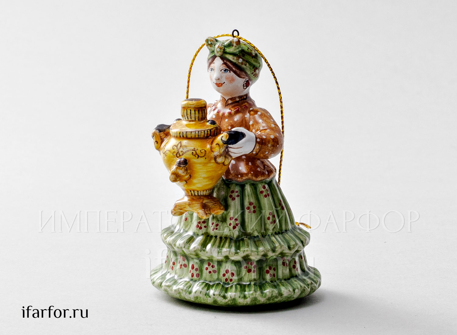 Елочная игрушка «Хозяюшка с самоваром» Форма: Хозяюшка с самоваром. Майолика. 67 x 93 мм.