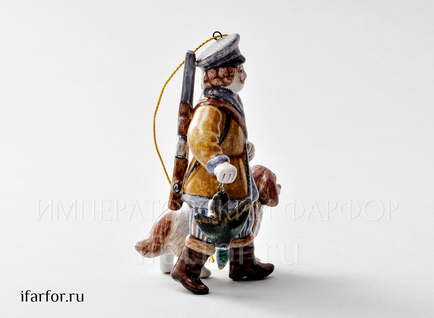 Елочная игрушка «Охотник с собакой» Форма: Охотник с собакой. Майолика. 70 x 100 мм.