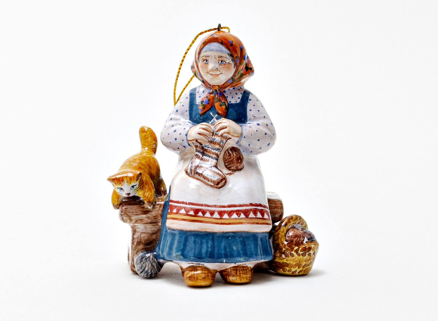 Елочная игрушка «Бабушка» Форма: Бабушка. Майолика. 70 x 90 мм.