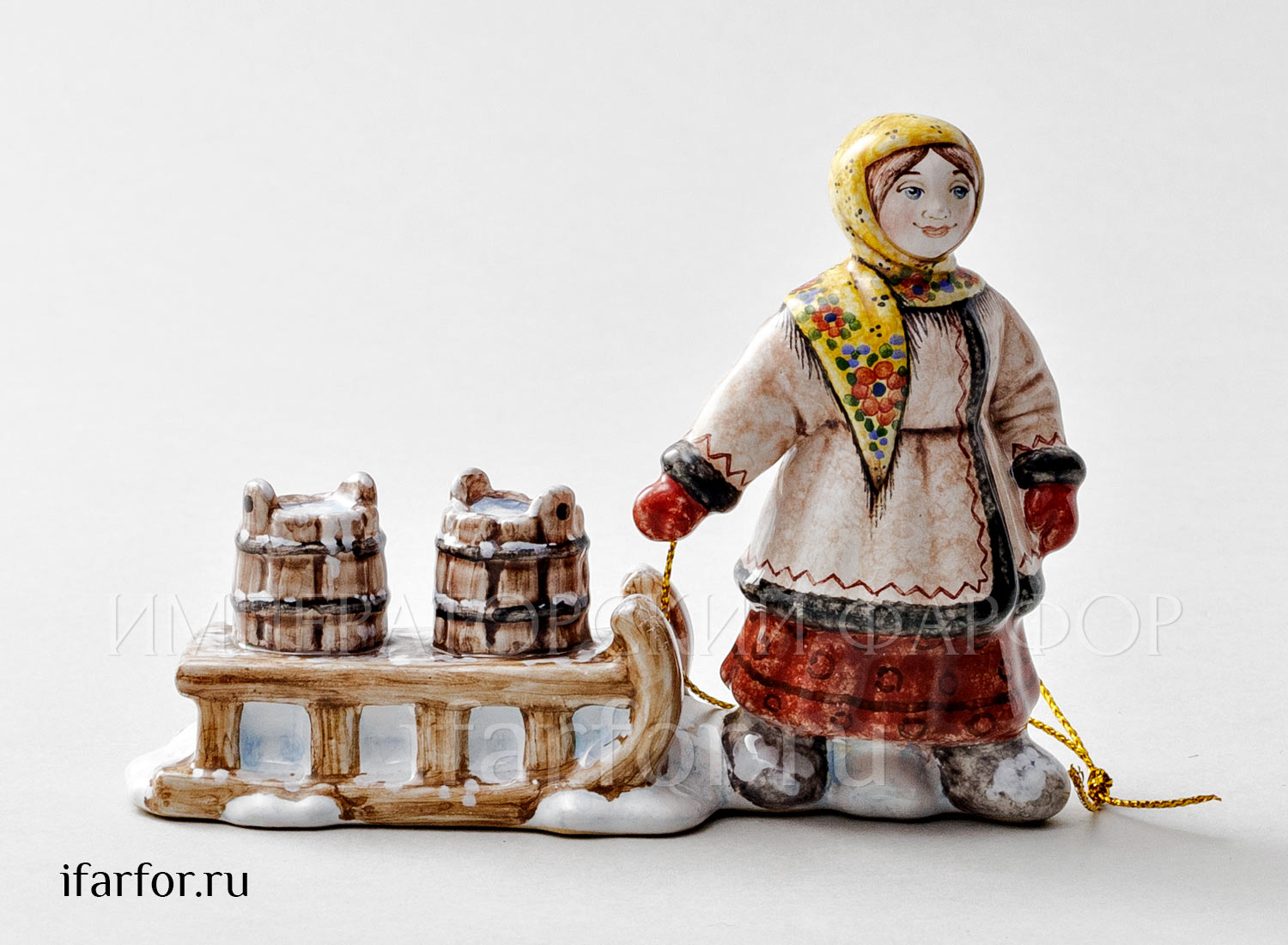 Елочная игрушка «Крестьянка с санками» Форма: Крестьянка с санками. Майолика. 120 x 85 мм.