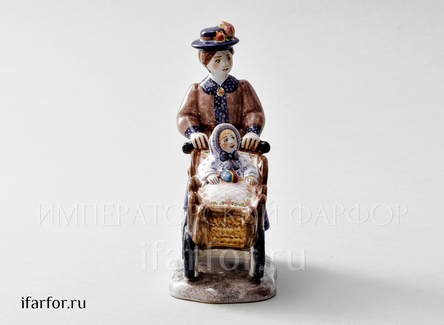 Скульптура «Гувернантка» Форма: Гувернантка. Майолика. 85 x 110 мм.
