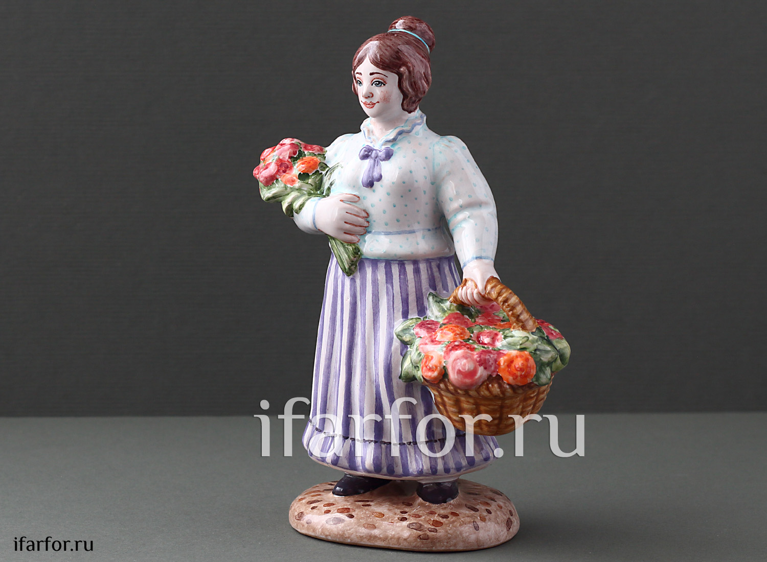 Скульптура «Цветочница» Форма: Цветочница. Майолика. 65 x 120 мм.