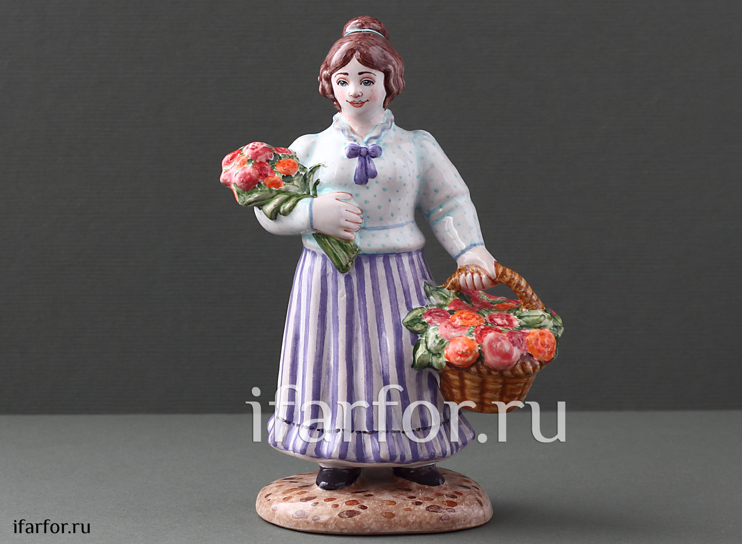 Скульптура «Цветочница» Форма: Цветочница. Майолика. 65 x 120 мм.