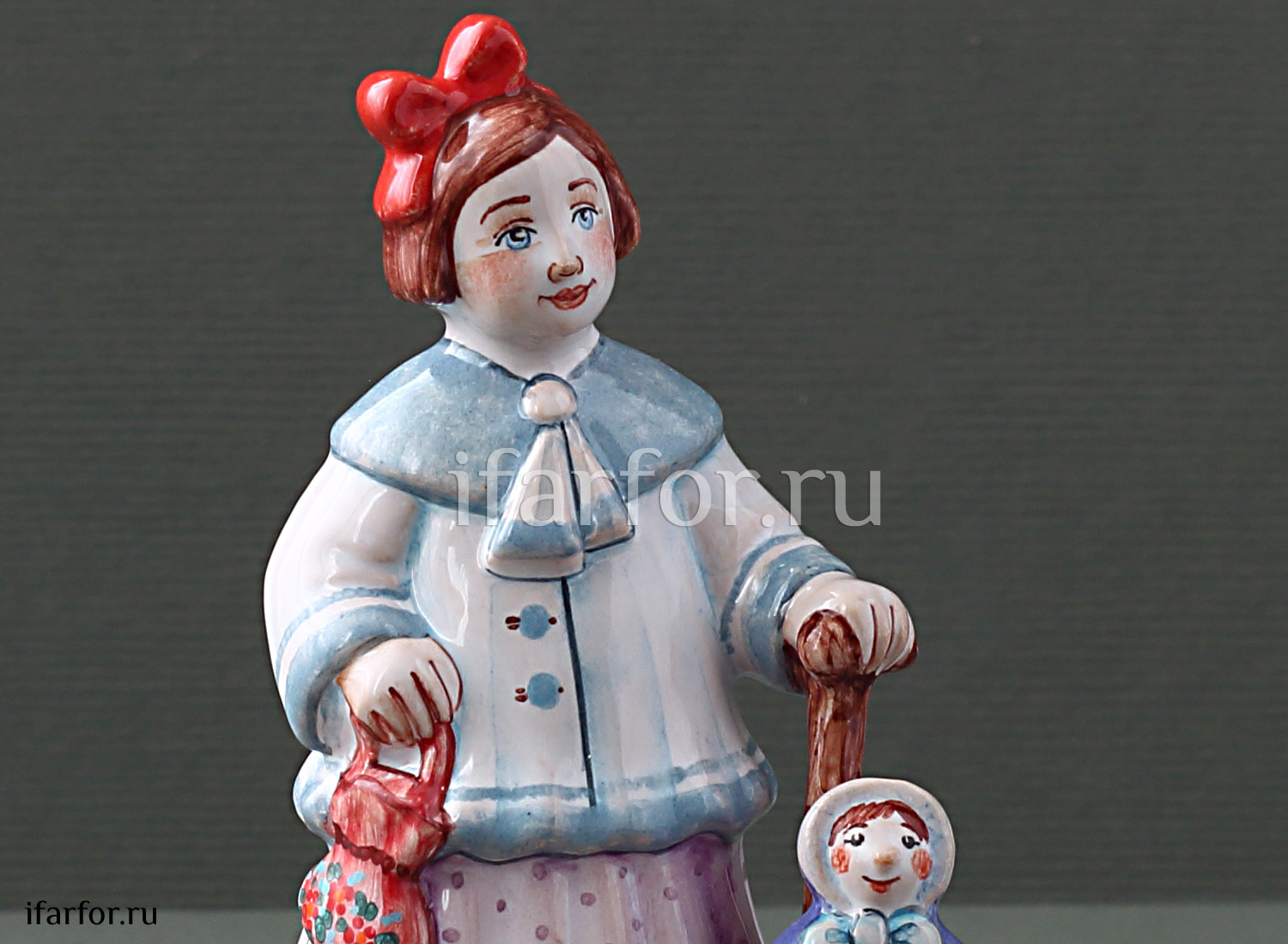Скульптура «Девочка с коляской» Форма: Девочка с коляской. Майолика. 55 x 90 мм.