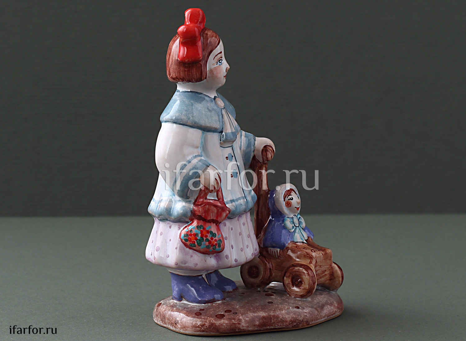 Скульптура «Девочка с коляской» Форма: Девочка с коляской. Майолика. 55 x 90 мм.