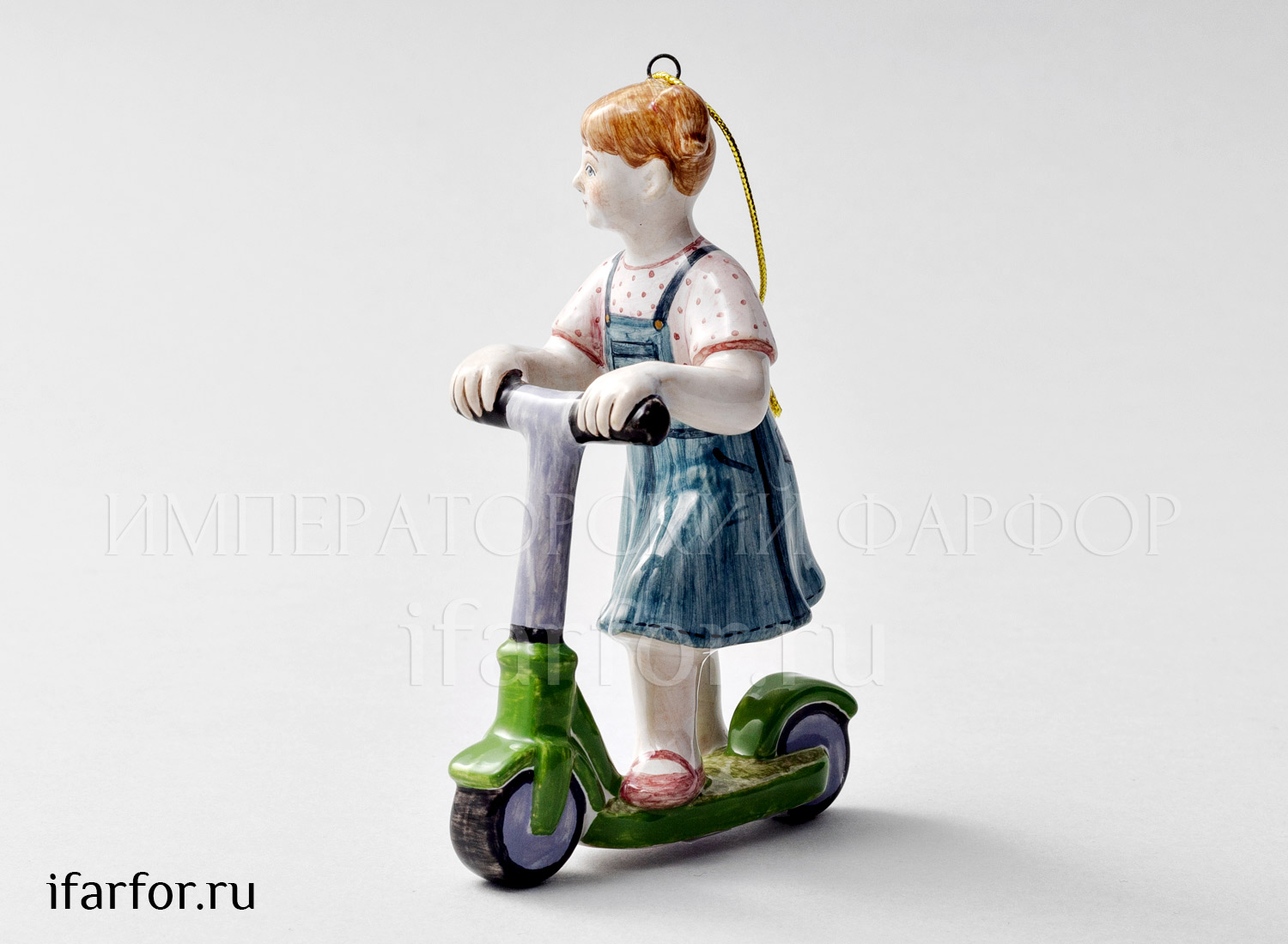 Елочная игрушка «Девочка на самокате» Форма: Девочка на самокате. Майолика. 110 x 75 мм.