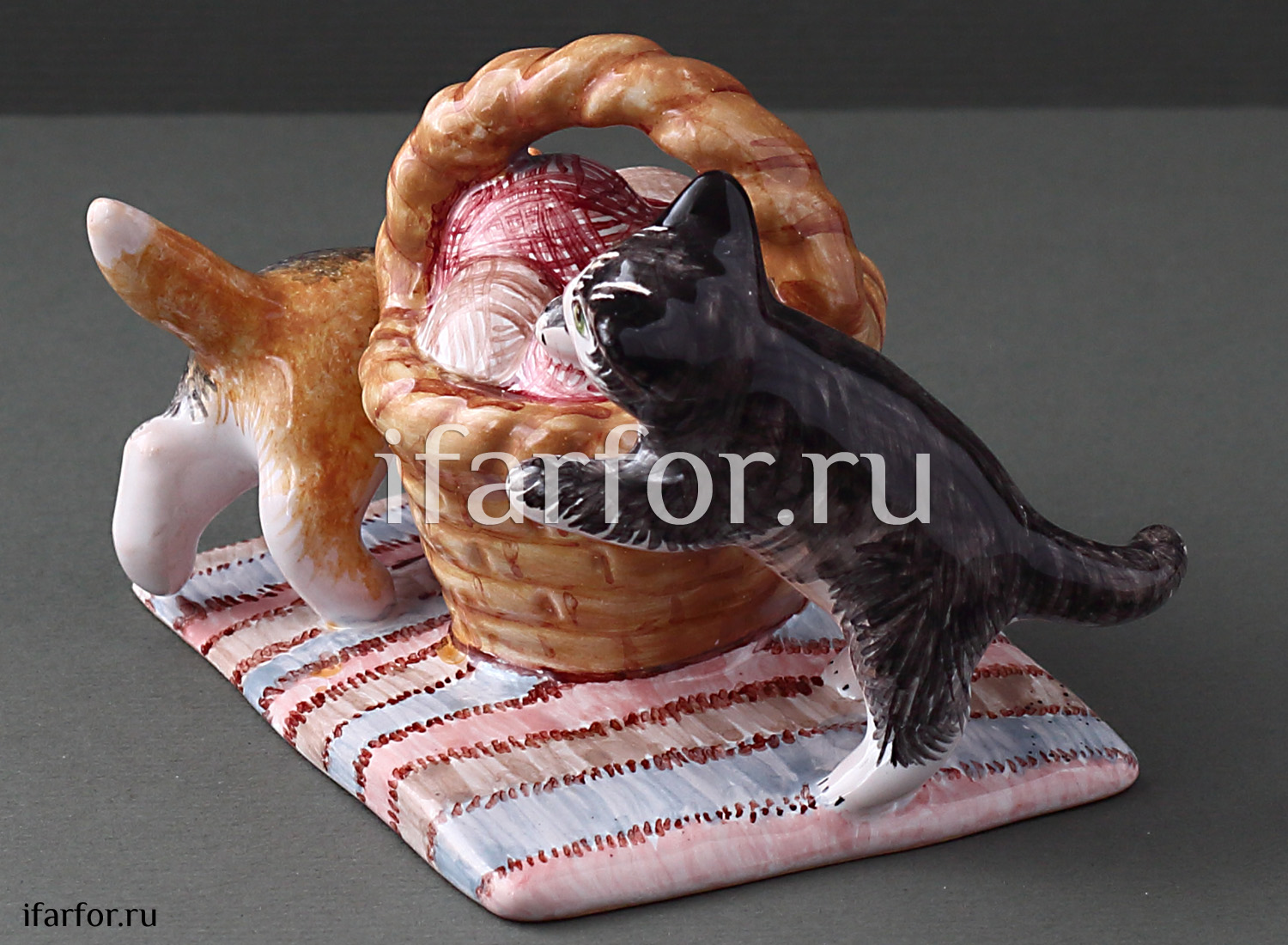 Скульптура «Котята» Форма: Котята. Майолика. 80 x 55 мм.