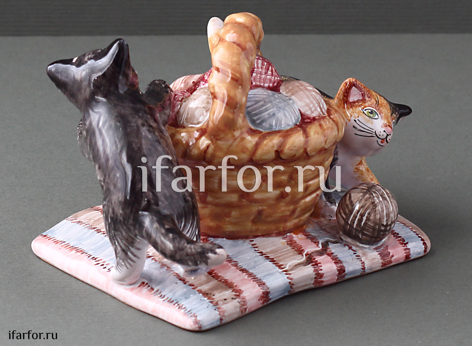 Скульптура «Котята» Форма: Котята. Майолика. 80 x 55 мм.
