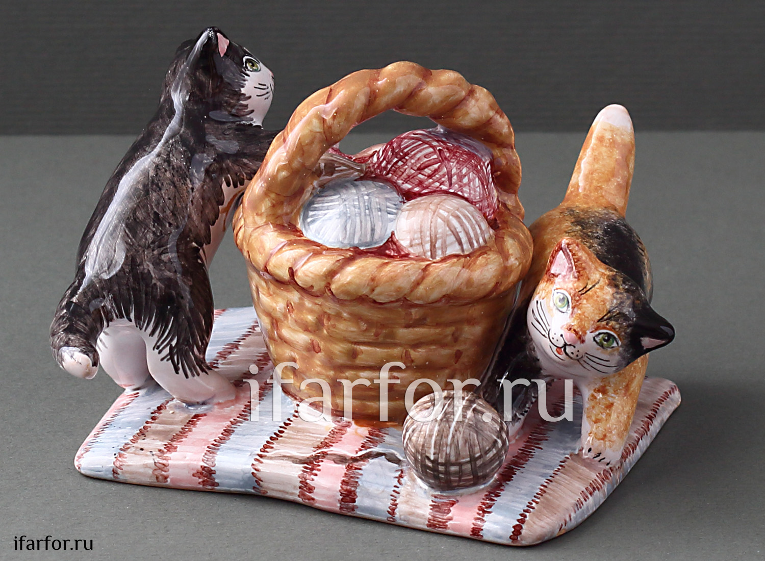 Скульптура «Котята» Форма: Котята. Майолика. 80 x 55 мм.