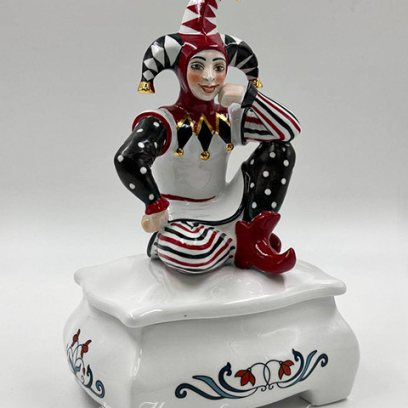 Шкатулка «с шутом» Фарфор. 220 x 134 мм.