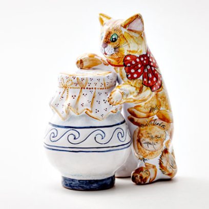 Скульптура «Кошка с крынкой 1» Форма: Кошка с крынкой 1. Майолика. 110 x 70 x 140 мм.