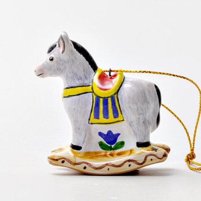 Елочная игрушка «Ослик-качалка 1» Форма: Ослик-качалка 1. Майолика. 57 x 22 x 57 мм.