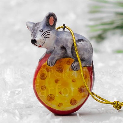 Елочная игрушка «Мышонок на сыре» Форма: Мышонок на сыре. Майолика. 45 мм.