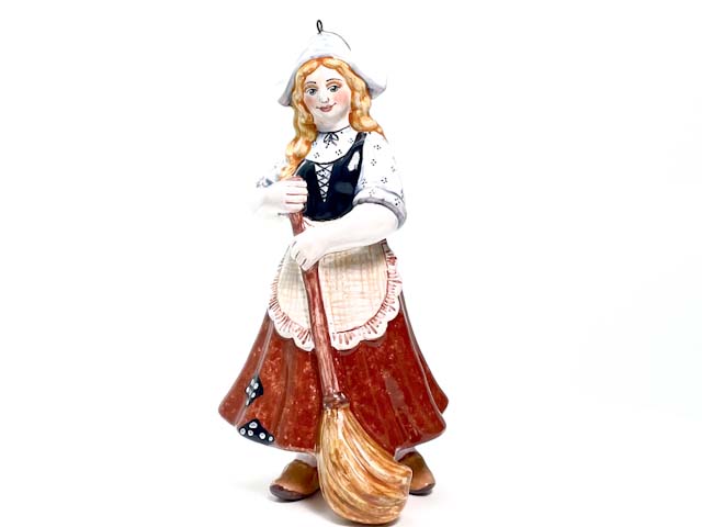 Елочная игрушка «Золушка» Форма: Золушка. Майолика. 65 x 130 мм.